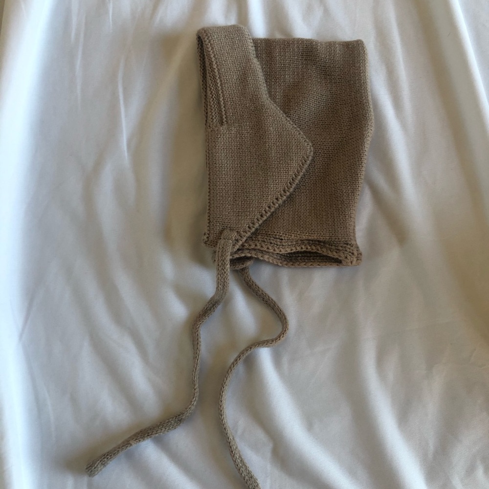 Bonnet - Picture 2 of 3